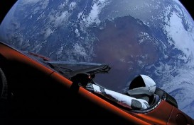Tesla Roadster Kian Mendekati Planet Mars, Mau Ngapain?