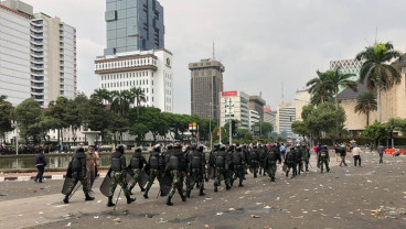 Sempat Ricuh, Usai Massa 3010 Bubar, Massa Berusia Muda Lempari Polisi