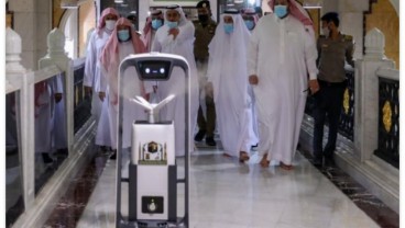 Robot Sterilisasi di Masjidil Haram Ditambah, Sehari 4.500 Liter Disinfektan Dipakai