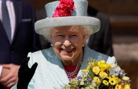 Tanpa Masker, Ratu Elizabeth Kunjungi Laboratorium Virus