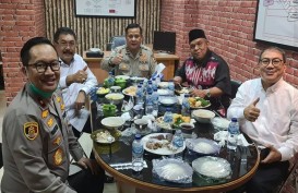 Viral Foto Tersangka Irjen Napoleon dan Prasetijo Makan  Siang Bareng JPU Tak Pakai Baju Tahanan