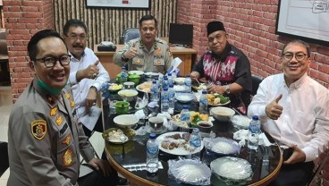 Viral Foto Tersangka Irjen Napoleon dan Prasetijo Makan  Siang Bareng JPU Tak Pakai Baju Tahanan