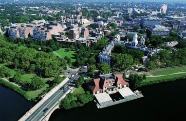 Harvard Tolak Aturan AS untuk Batasi Lama Tinggal Mahasiswa Asing