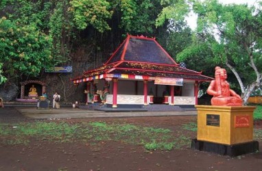 Menelusuri Wisata Religi di Gunung Selok dan Srandil Kabupaten Cilacap
