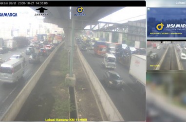 Trailer Kecelakaan di KM 13+800, Jakarta-Cikampek Tersendat di KM 11