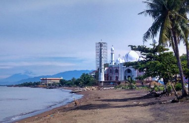 BNPB Serahkan Rp19 Miliar untuk Tangani Abrasi Pantai Padang
