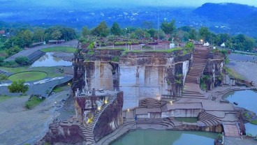 Lahirnya Tebing Breksi karena Pemahat Batu Beraksi