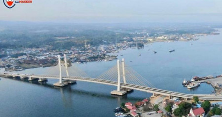 Jembatan Teluk Kendari Jembatan sepanjang 1,34 kilometer terentang di atas Teluk Kendari, Sulawesi Tenggara dan menjadi ikon baru Kota Kendari. Jembatan Teluk Kendari memangkas waktu tempuh perjalanan, mengintegrasikan kawasan pertanian dan industri setempat./Twitter-@jokowirn