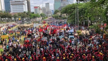 Tuntut Pencabutan UU Ciptaker, Ribuan Massa Buruh Kumpul di Patung Kuda