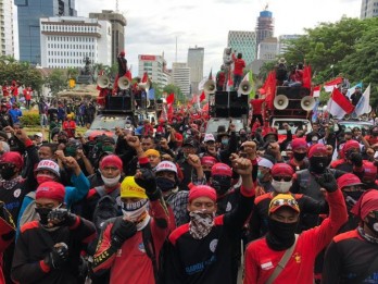 Kunker ke Daerah dan Tinggalkan Pendemo di Jakarta, Jokowi Dikritik