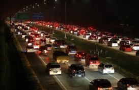 Kendaraan Keluar Jakarta Bakal Melonjak, Siap-siap Macet di Tol Japek