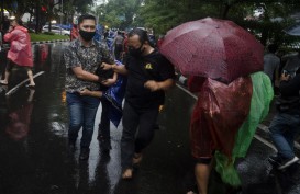 Demo Tolak UU Cipta Kerja, Polisi Tangkap 8 Mahasiswa di Tol Pasteur Bandung