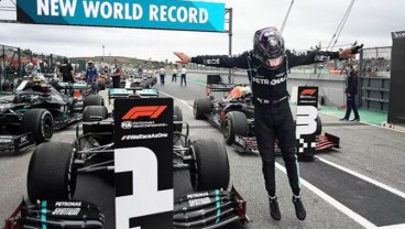 F1 : Juara di Portimao, Hamilton Lewati Rekor Schumacher 