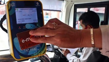 BEM SI Demo UU Cipta Kerja, Transjakarta Modifikasi Rute Layanan