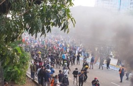 Massa Tak Dikenal Muncul di Tengah Aksi Mahasiswa, TNI Turun Tangan