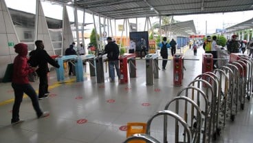 Waduh! Libur Panjang, Banyak Penumpang Masih Pakai Masker Scuba