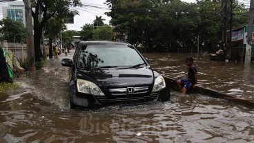 Mobil Terendam Banjir? Jangan Panik, Ini 8 Cara Mengatasinya