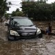 Mobil Terendam Banjir? Jangan Panik, Ini 8 Cara Mengatasinya