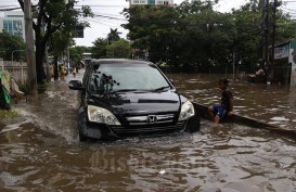Mobil Terendam Banjir? Jangan Panik, Ini 8 Cara Mengatasinya