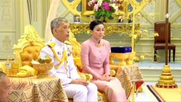 Usai Didemo, Raja dan Ratu Thailand Turun ke Jalan 