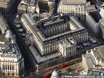 Redam Risiko Kontraksi, Bank Sentral Inggris Terbitkan Stimulus Baru
