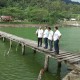 Warga Agam Gotong Royong Bersihkan Danau Maninjau