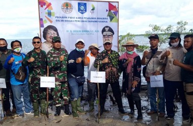 Masyarakat Belitung Timur Respons Positif Program Padat Karya Penanaman Mangrove 