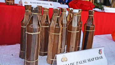 Ditreskrimsus Polda Banten Tangkap Pelaku Pengedar dan Pembuat Madu Palsu Baduy