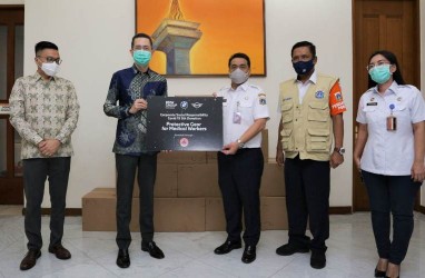 BMW Group Indonesia Donasikan APD ke BPBD Jakarta