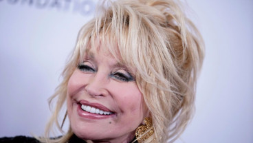 Penyanyi Dolly Parton Sumbang Rp14,5 Miliar untuk Vaksin Covid-19 Moderna