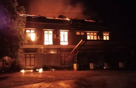 Kebakaran Lalap Kantor Dispenda Kabupaten Jayapura, Penyebab Belum Diketahui