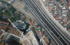 Hati-hati, Ada Pekerjaan Pier Kereta Cepat Jakarta-Bandung di Tol Jakarta-Cikampek