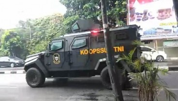 TNI Turun Tangan Tertibkan Baliho FPI, Sutiyoso: Jangan Berlebihan