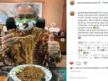 Dubes Jepang Pakai Masker Unik, Tulisannya Bikin Netizen Ngakak