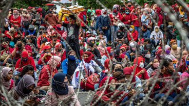 Peserta Acara FPI Dapat Tes Swab Gratis, Kok Pendemo Omnibus Law Tidak?
