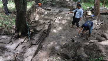 Arkeolog Melakukan Ekskavasi Pemandian Suci Peninggalan Kerjaan Majapahit