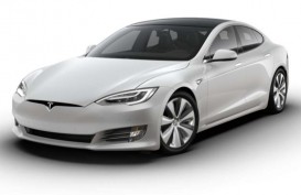 Atap Tesla Model S yang Terlepas Curi Perhatian di China 