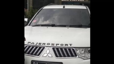 Pajero Berpelat RI 1 Palsu Terobos Mabes Polri