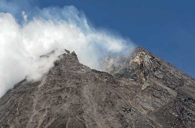 Aliran Erupsi Gunung Merapi Masih Mengarah ke Sungai Gendol