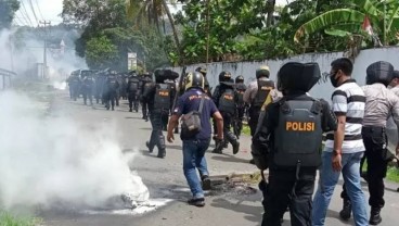 Sorong Ricuh, Empat Polisi dan Seorang Wartawan Luka-Luka Diserang Massa