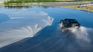 Nge-drift, Porsche Taycan Masuk Guinness World Records