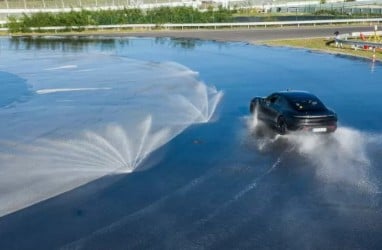 Nge-drift, Porsche Taycan Masuk Guinness World Records