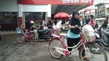 Minimarket di Payakumbuh Bagi-bagi Untung ke Warga