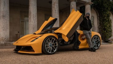 Lotus Kejutkan Goodwood SpeedWeek dengan Debut Evija