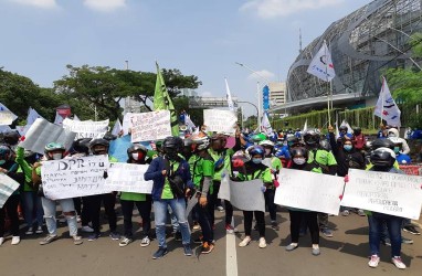  Sidang Uji Materi UU Ciptaker Ditunda Karena Covid - 19  