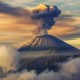 Awan Panas Guguran Gunung Semeru Meluncur Hingga Jarak 2.000 Meter