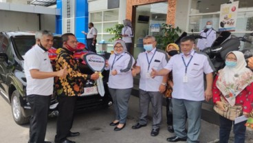 Bendahara Desa Semen Menangi Hadiah Mitsubshi Expander dari Bank Jateng