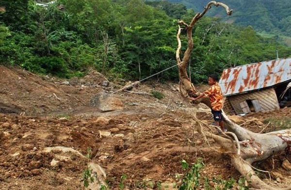 4 Rumah di Panggarangan Lebak Nyaris Roboh Dilanda Longsor