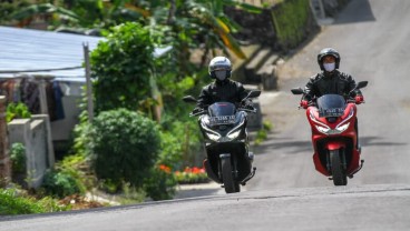 Pengendara PCX Dimanjakan Keandalan Mesin dan Kemewahan Fitur