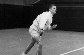 Mantan Juara Grand Slam, Dennis Ralston Meninggal Dunia